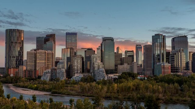 Day to night timelapse of Calgary Alberta from Crescent Heights

