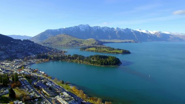 Aerial view of Queenstown, South Island, New Zealand. 뉴질랜드 퀸즈타운, 퀸스타운.	
