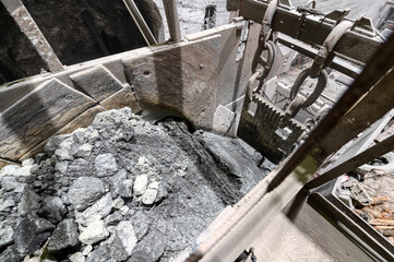 Metal ore conveyor, heavy duty steel plates and large chains