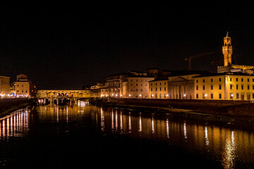 Fototapeta na wymiar Noche en Ponte Veccio