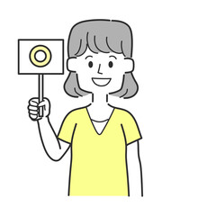 丸の書かれた札を持っている女性