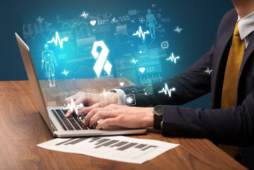 hand browsing on the internet for medical issues