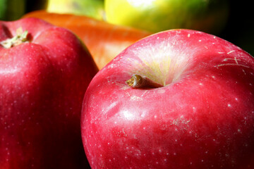 Fototapeta na wymiar close-up organic and fresh red apple