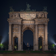 Fototapeta na wymiar Arch of Peace - Milan by night