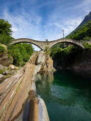Fototapeta na wymiar pont suisse