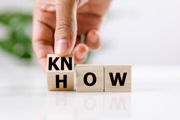 Know how and business concept. Men hand flip cube and changed the word how to know on white table - obrazy, fototapety, plakaty