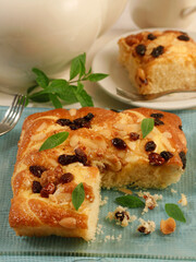 Tart with hazelnuts, almond, apple and custard.