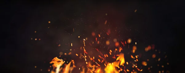Poster Im Rahmen Halloween-Hexe. Feuerglutpartikel auf schwarzem Hintergrund. Feuer Funken Hintergrund. Abstrakte dunkle Funkelnfeuerpartikellichter. © Igor