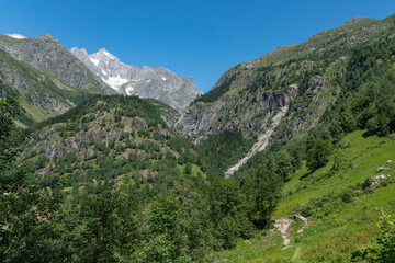 Fototapeta na wymiar Landscape with Wannenhorn mountain between Bellwald and Aspi-Titter supesnsion bridge