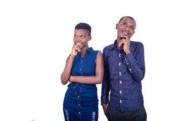 Naklejka premium beautiful young couple thinking together with crossed arms and raised hand on chin smiling.