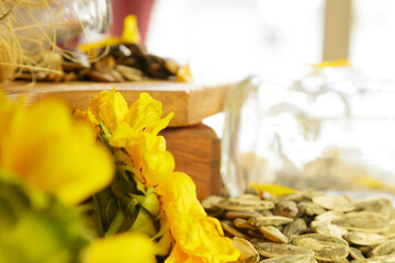 Bodegón de productos del Girasol, pipas y aceite vegetal 