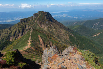 赤岳から見る秋の阿弥陀岳