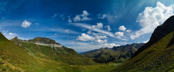 Fototapeta na wymiar Panorama in the swiss mountains at the Foopass 