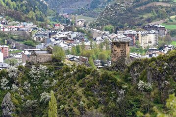 Fototapeta na wymiar Andorra - Encamp - Torre dels Moros & Kirche Sant Romà de les Bons