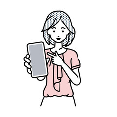 立ってスマートフォンを指差してこちらに向けて見せているオフィスカジュアルの女性