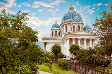 Fototapeta na wymiar Trinity Cathedral in Saint Petersburg. Orthodox church in Russia. Summer in Saint Petersburg. Trinity Cathedral with blue domes. Saint Petersburg in sunny weather. Cathedrals of Russia.