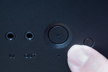 電源ボタン / Power button