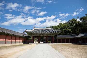 Fototapeta na wymiar Changdeokgung Palace