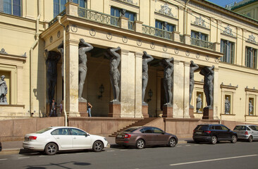 Fototapeta na wymiar St. Petersburg. Atlanteans near the building of the New Hermitage