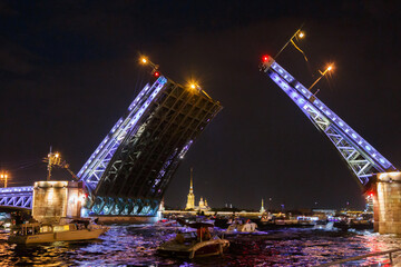 Fototapeta na wymiar St. Petersburg. Dvortsovyy most. Raising of a bridge.