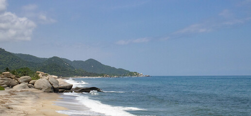 Obraz premium view of the sea and mountains
