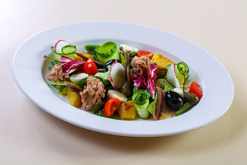 Tuna salad with vegetables