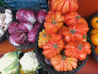 tomatoes , salade, garlic and cauliflower in baskets