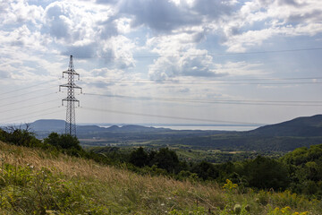 Obraz premium hochspannung und mast