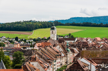 Porrentruy, Pruntrut, Stadt, historische Altstadt, Altstadthäuser, Kirchturm, Kirche Saint-Pierre,...