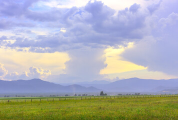Obraz premium Blue clouds over the Uimon Valley