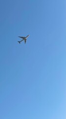 An arrow in the blue sky / 서울 하늘 