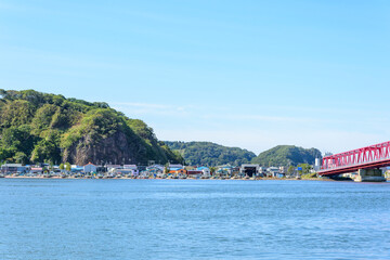 Fototapeta premium 北海道 東部 厚岸の海と橋と町