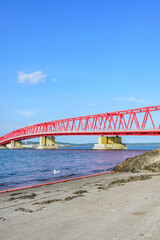 Obraz premium 北海道 東部 厚岸の海と橋と町