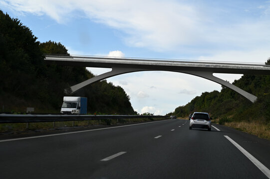 Pont sur l'autoroute E3 en France