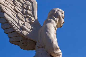 Monument in the form of an angel with wings