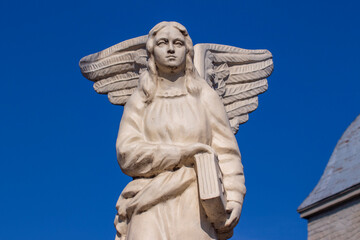 Monument in the form of an angel with wings