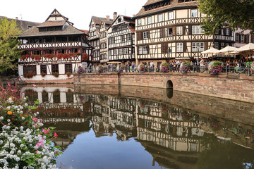 Naklejka premium Romantisches Straßburger Gerberviertel an der Ill; Place Benjamin Zix und Gerberhaus
