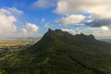 Hiking and Climbing in Mauritius: Le Pouce