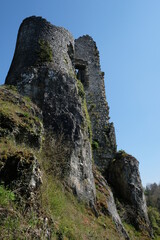 Vue des ruines du château médiéval de Montaigle en Belgique