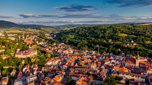 Sp&auml;tsommerliche Abendspaziergang mit Blick &uuml;ber die Fachwerkstadt Schmalkalden - Th&uuml;ringen - Deutschland