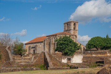 iglesia del antiguo municipio abandonado de la Granadilla en la provincia de Cáceres, España