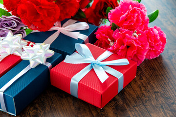 プレゼントと花束