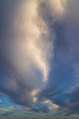 Fototapeta na wymiar Beautiful sky with cloud before sunset