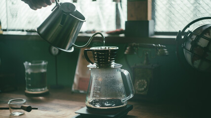 朝日を感じながらモーニングコーヒーを淹れる