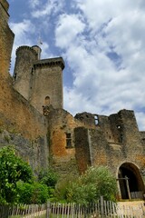 Fototapeta na wymiar Les vestiges du château de Bonaguil en ruines