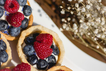 cake with berries