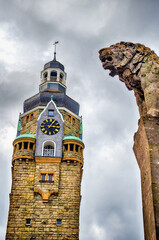 Turm vom Rathaus Remscheid und Statue Bergischer Löwe, Nordrhein-Westfalen, Deutschland