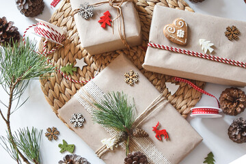 Boże Narodzenie, kartka świąteczna, prezenty i dekoracje świąteczne. Christmas decorations,...