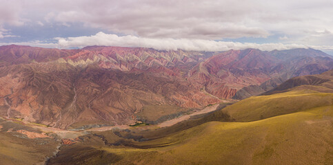 Fototapeta na wymiar Cerro de Catorce Colores - The 14 Coloured Mountains - Serranía de Hornocal, Humahuaca, Salta Jujuy region Argentina