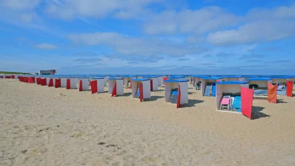 Foto auf Acrylglas Beach houses on the beach in Katwijk aan Zee in the Netherlands © Nataraj